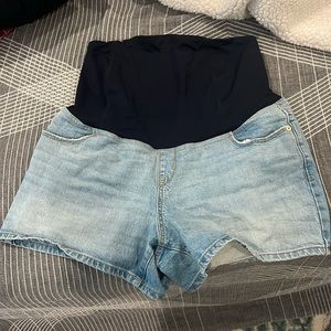 Isabel maternity shorts
